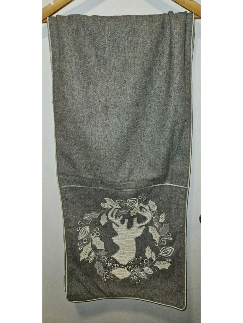 Ridgefield Home Reindeer Leaf 16 X 72 Table Runner Christmas Gray White Beaded